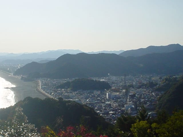 花の窟神社と七里御浜、熊野古道の峠道を歩く信仰の旅
