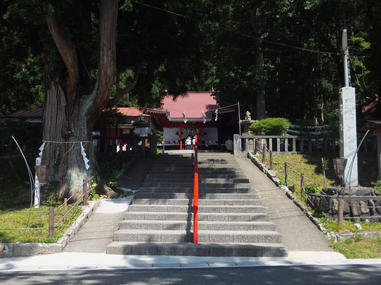 御座石神社