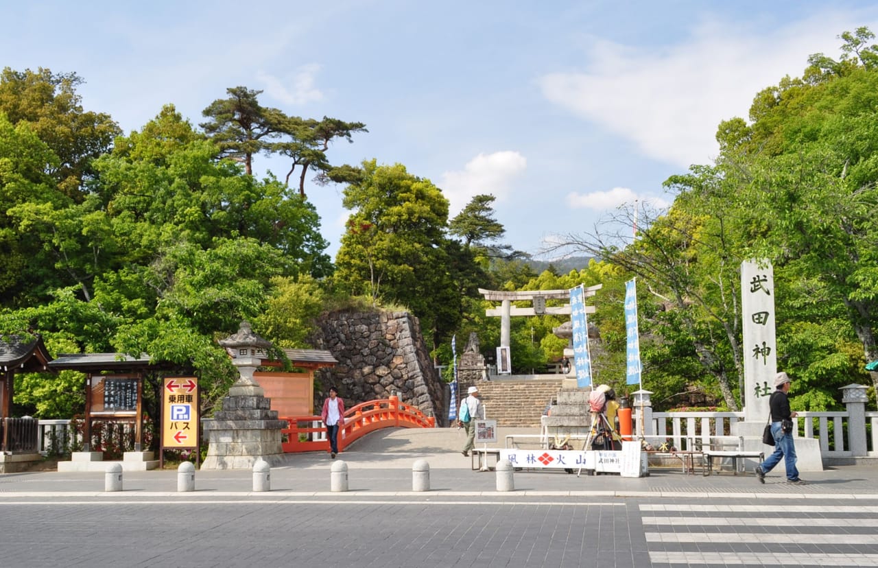 武田神社と舞鶴城公園、武田信玄ゆかりの甲府を巡る定番日帰りプラン