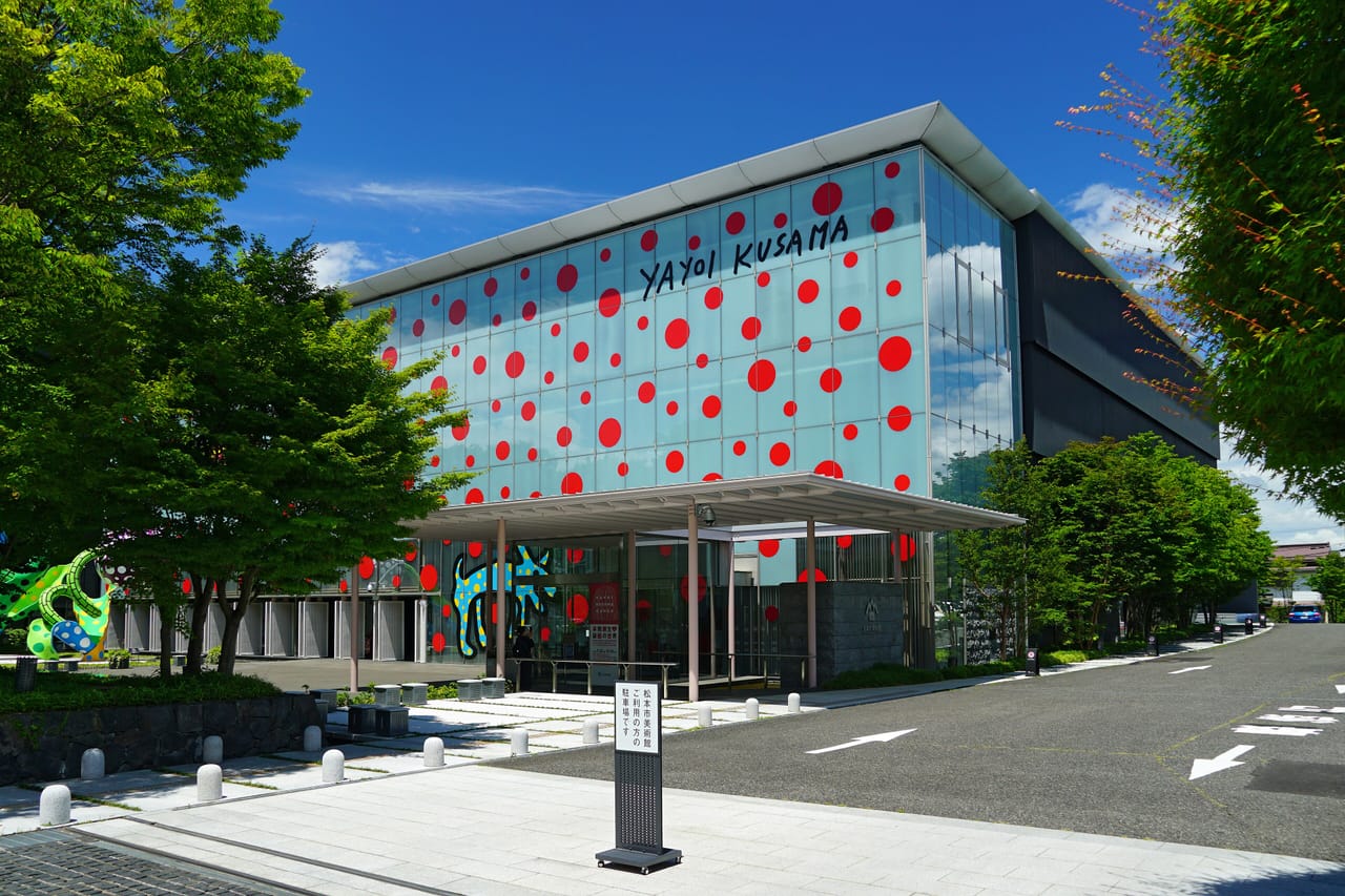 松本市美術館と旧開智学校、アートと近代建築を楽しむ1泊2日