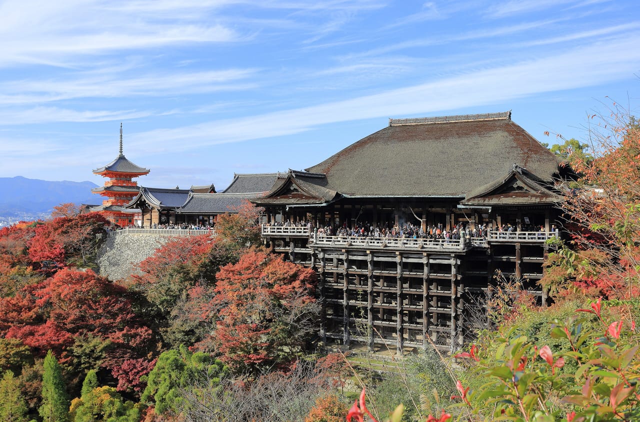 清水寺と八坂神社、東福寺と伏見稲荷大社をめぐり御朱印をいただく京都1泊2日