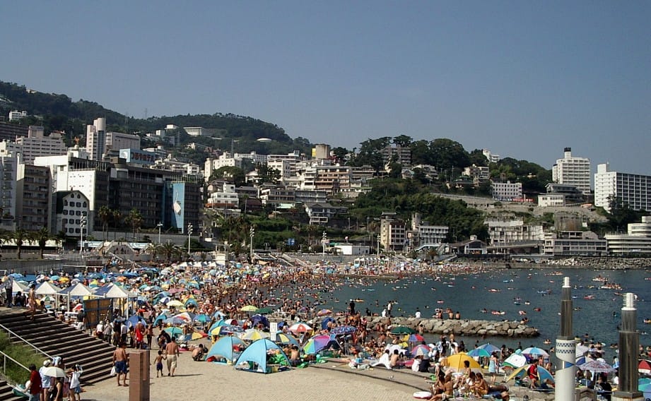 熱海サンビーチと商店街、温泉街グルメを楽しむ1泊2日リラックス旅