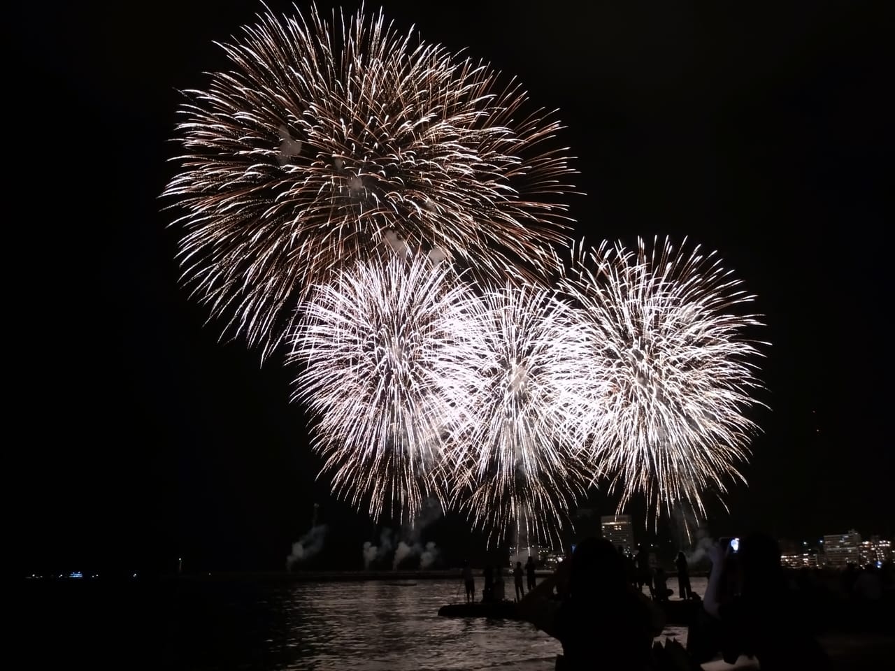 熱海海上花火大会(親水公園)